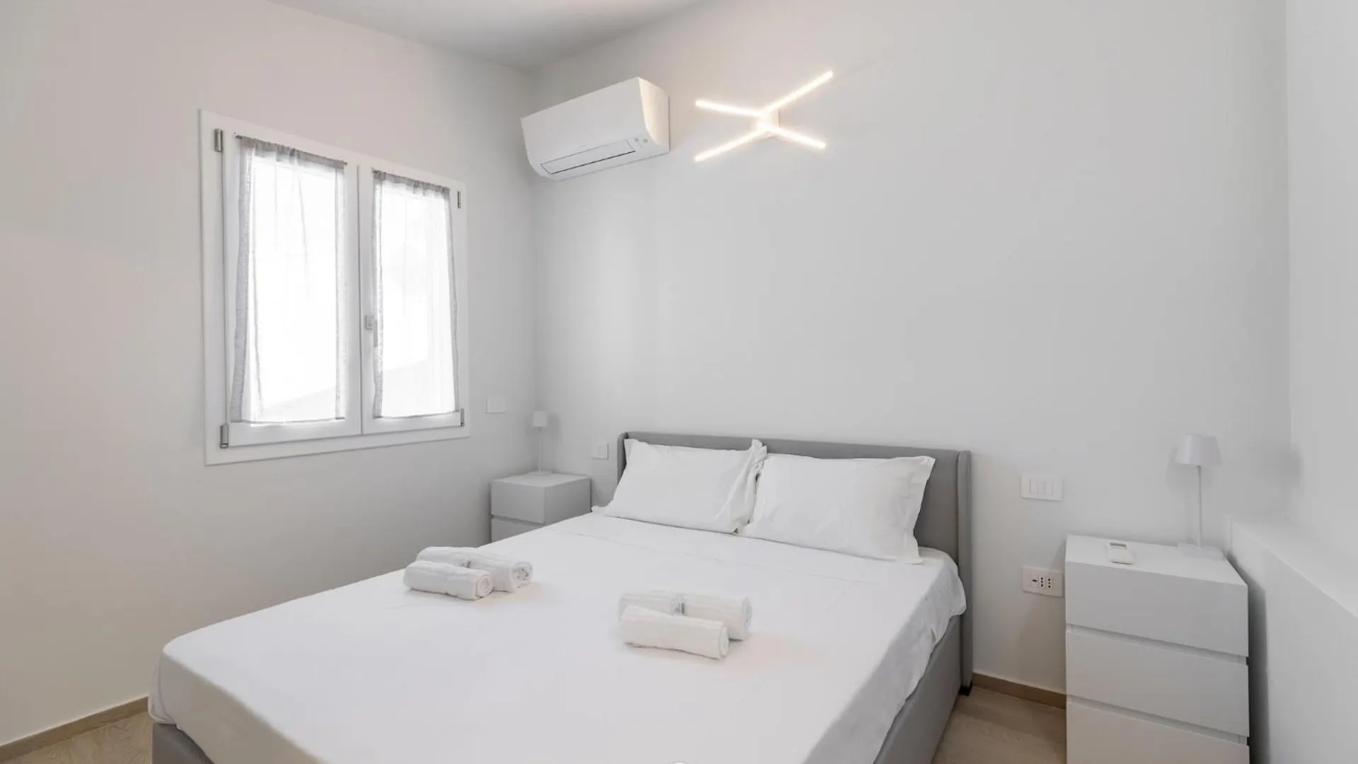 White Magnolia Apt Oristano