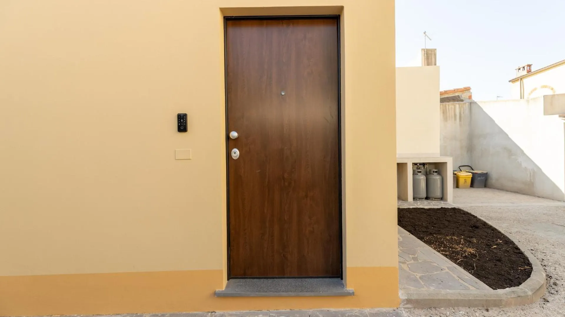 White Magnolia Apt Oristano Apartment