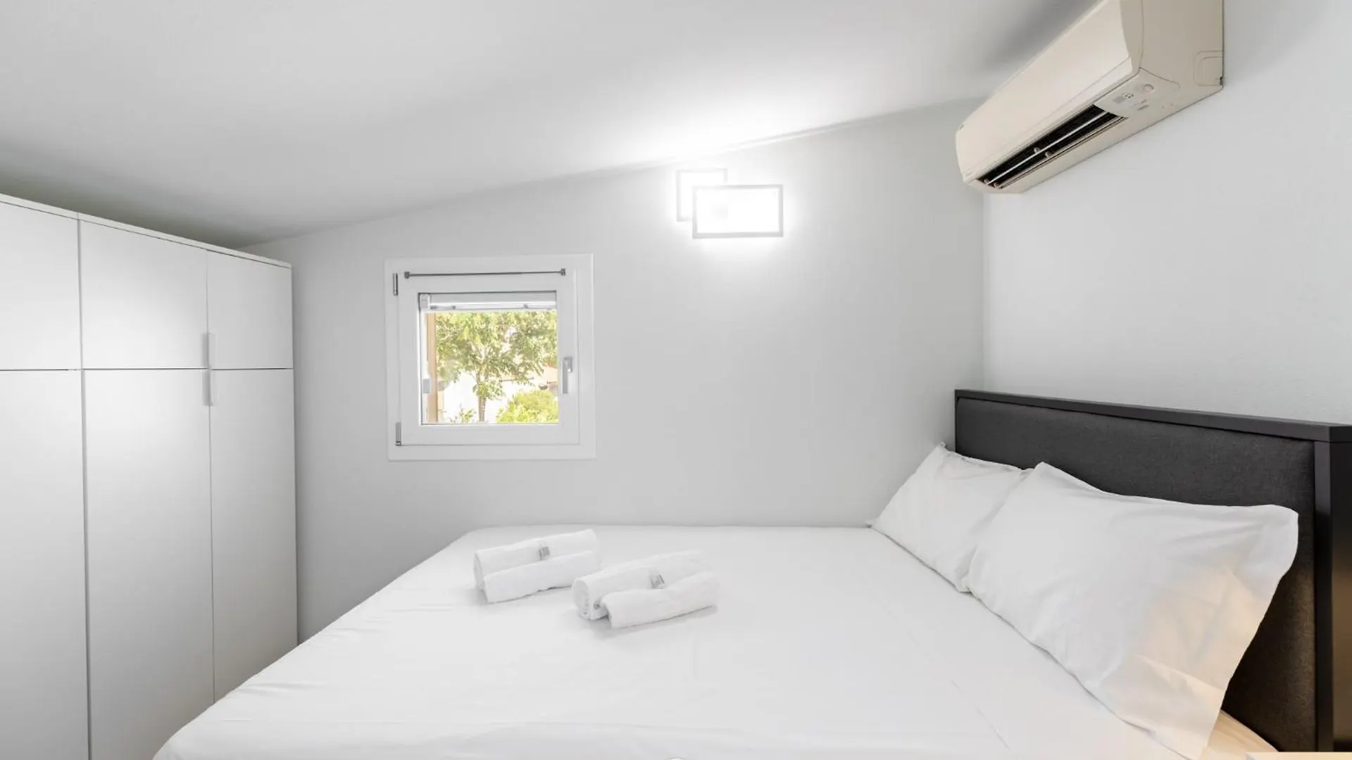 White Magnolia Apt Oristano Italy