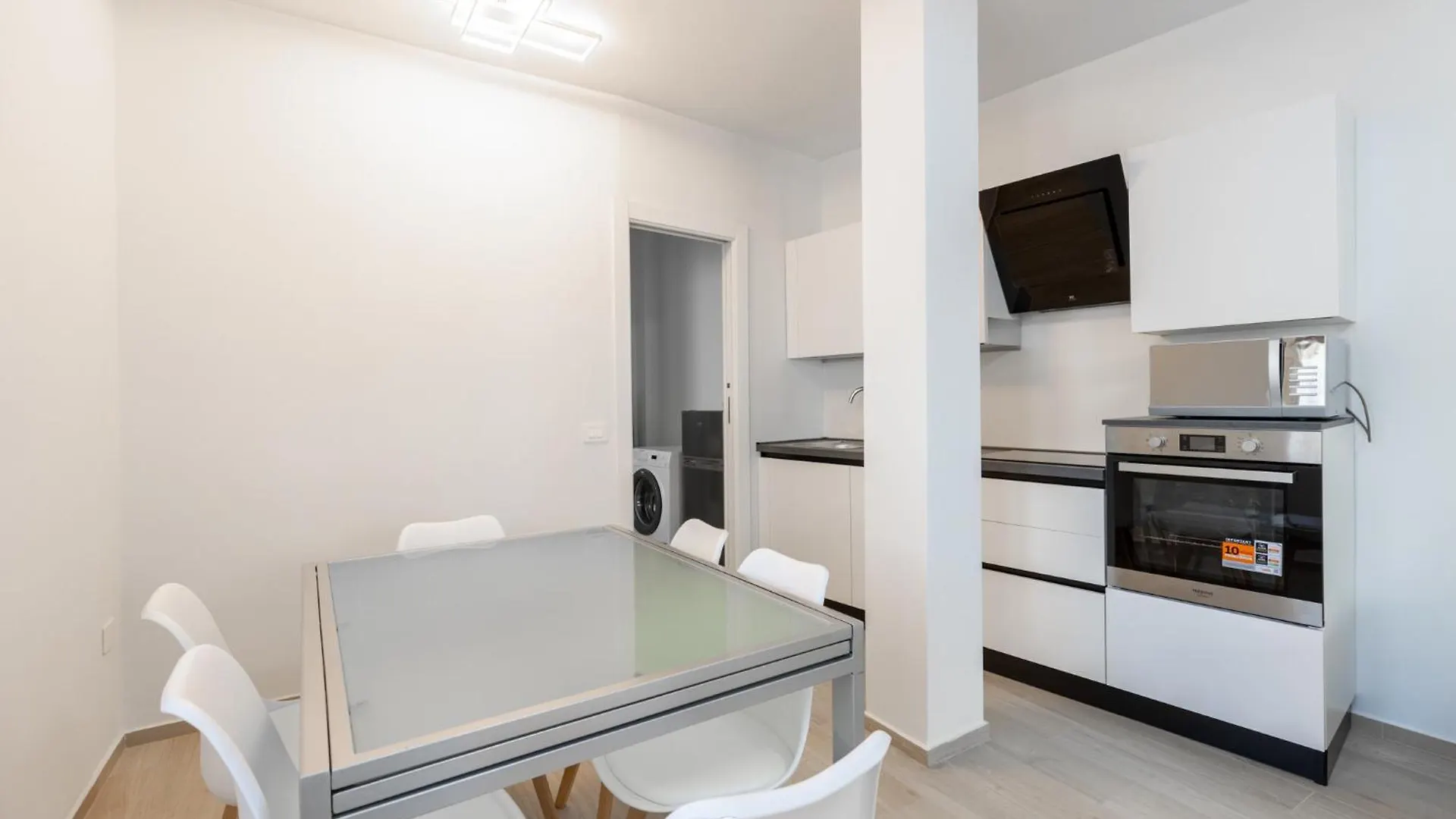 White Magnolia Apt Oristano 0*,